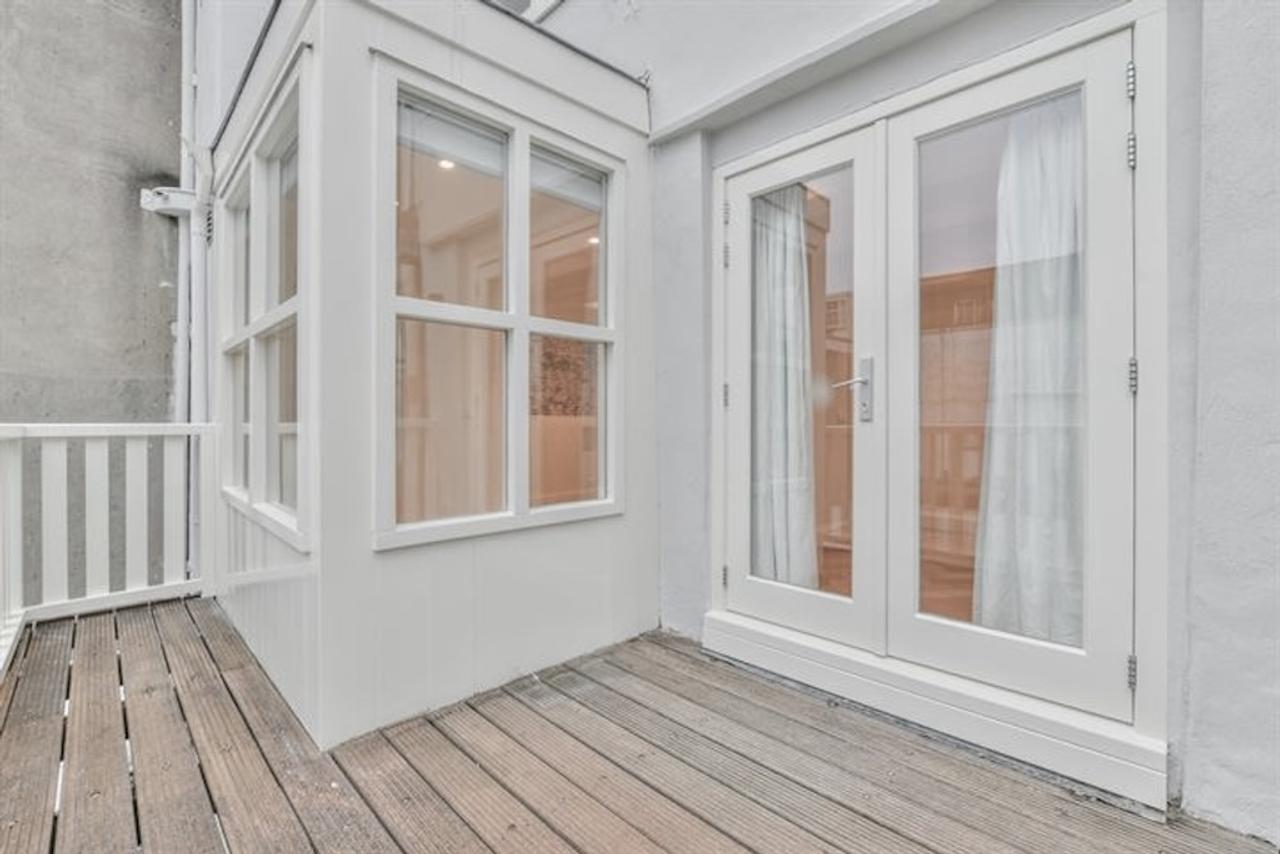 Two-Bedroom Apartment with Balcony on Keizersgracht - Image 12