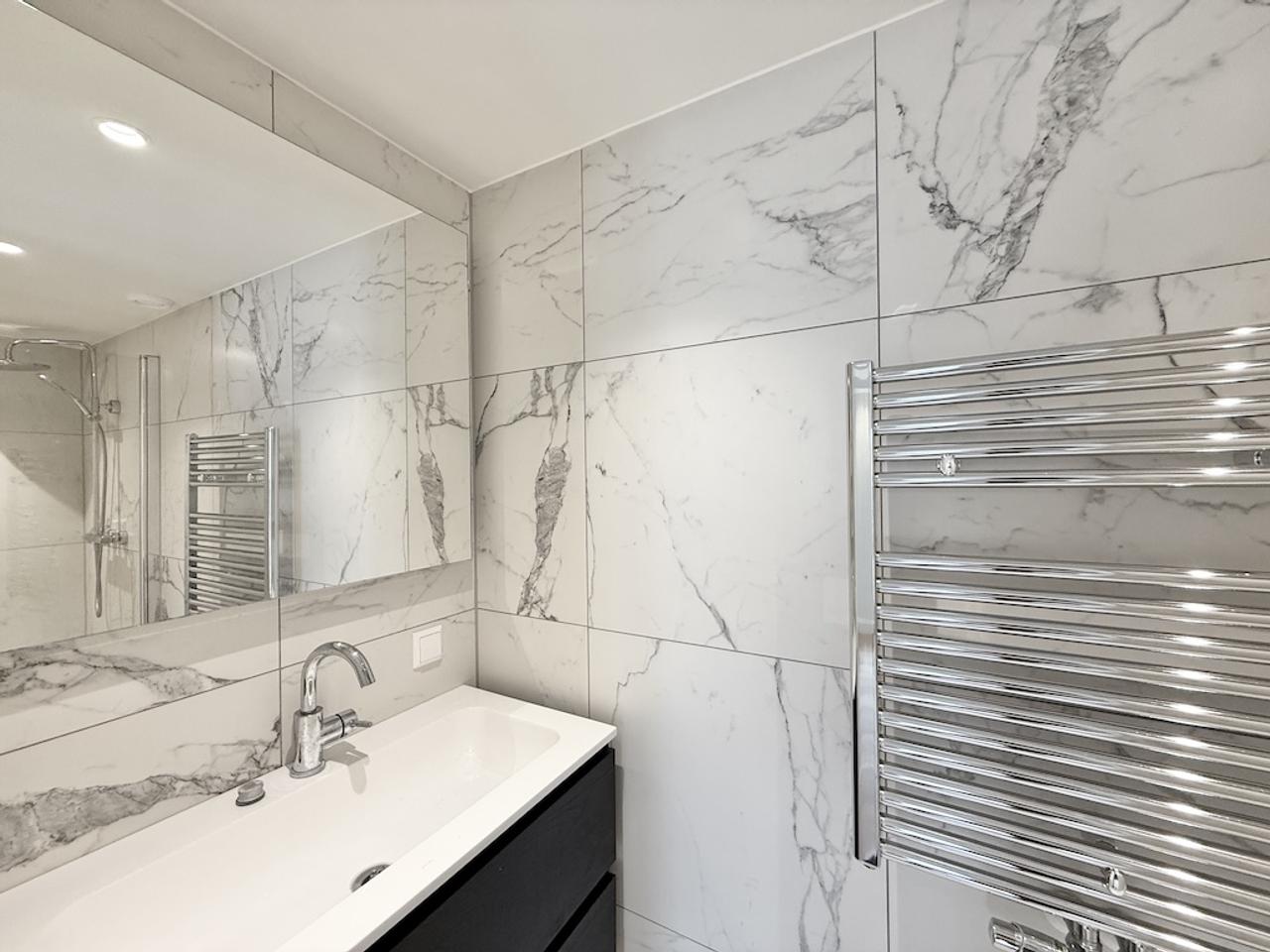 Two-Bedroom Apartment with Balcony on Keizersgracht - Image 13