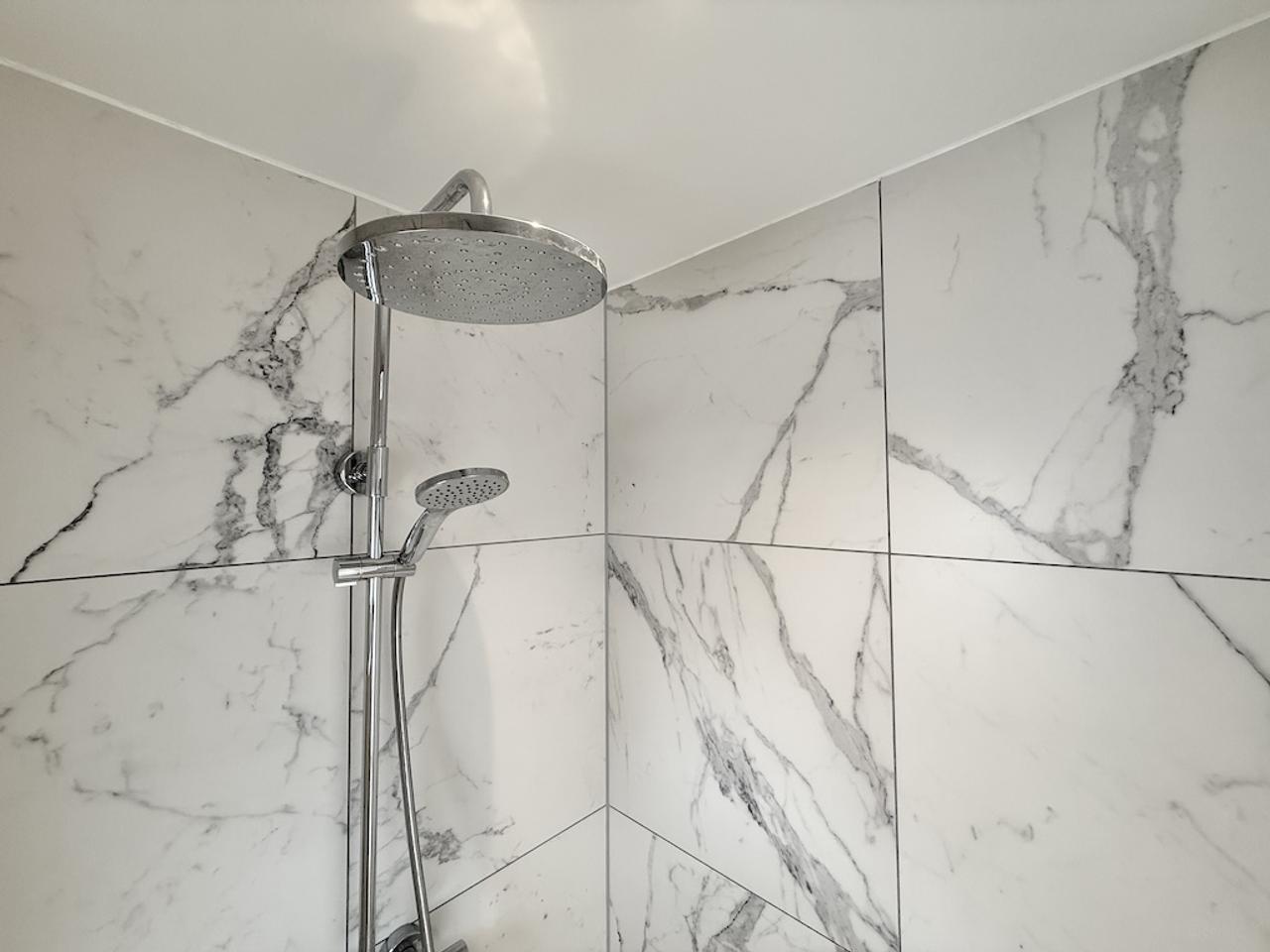 Two-Bedroom Apartment with Balcony on Keizersgracht - Image 14