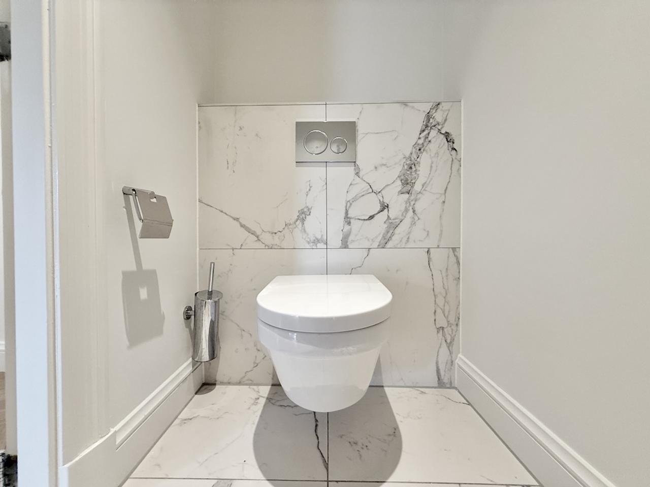 Two-Bedroom Apartment with Balcony on Keizersgracht - Image 15