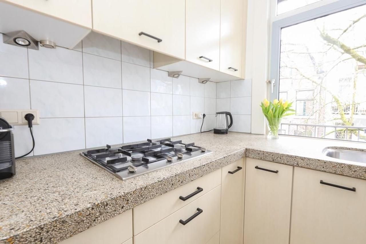 Renting on Jacob van Lennepkade - Image 25