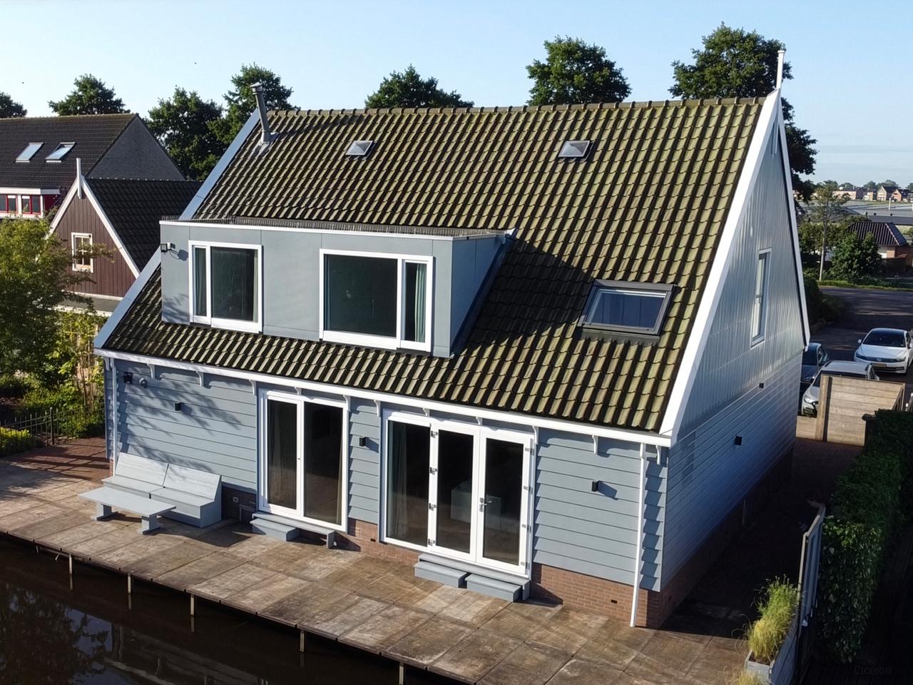 Detached Waterfront Living in Amsterdam - Image 1