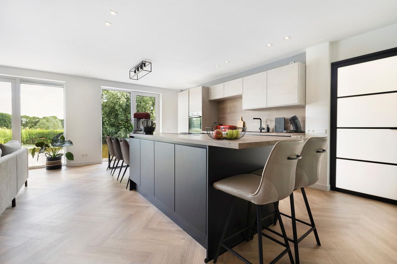 Detached Waterfront Living in Amsterdam - Image 4