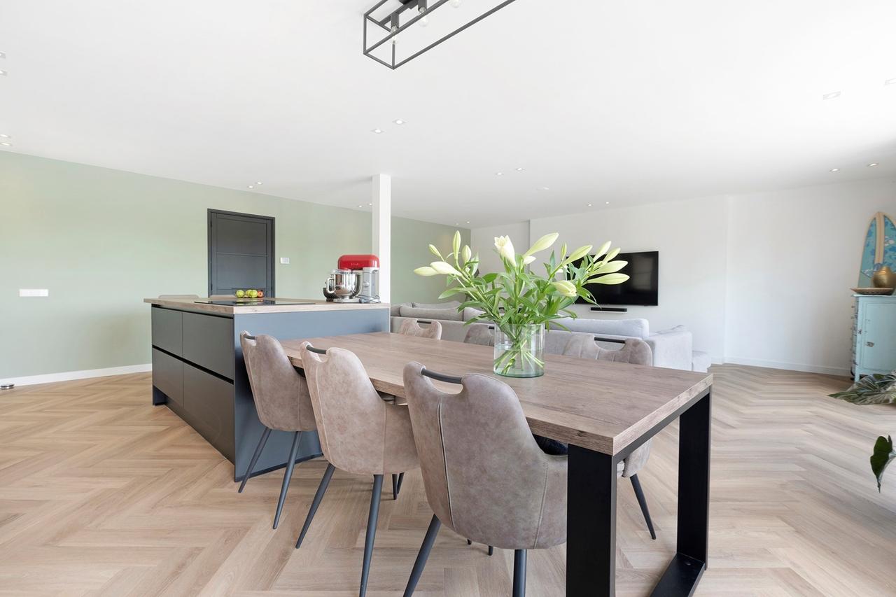 Detached Waterfront Living in Amsterdam - Image 7