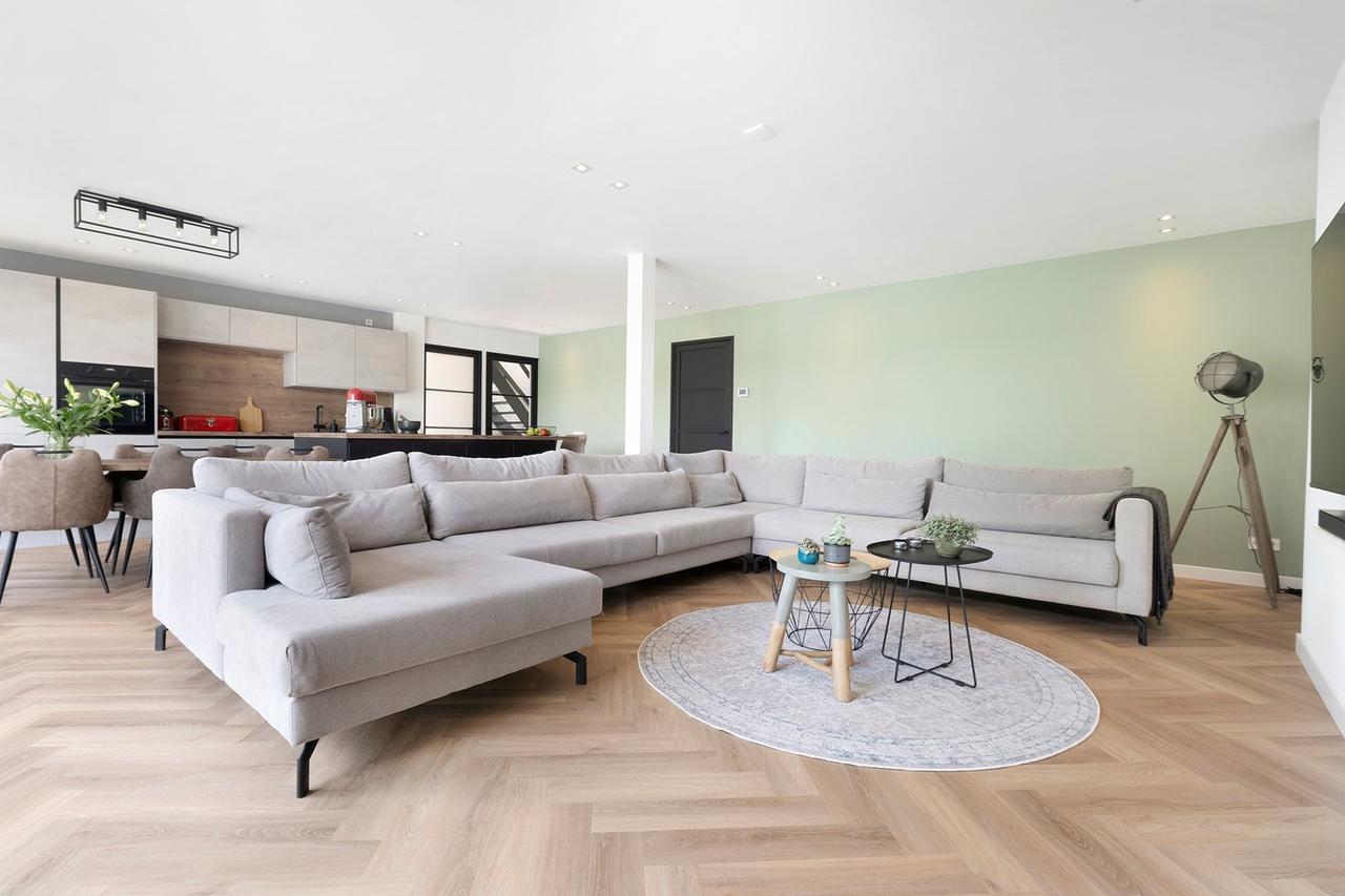 Detached Waterfront Living in Amsterdam - Image 9