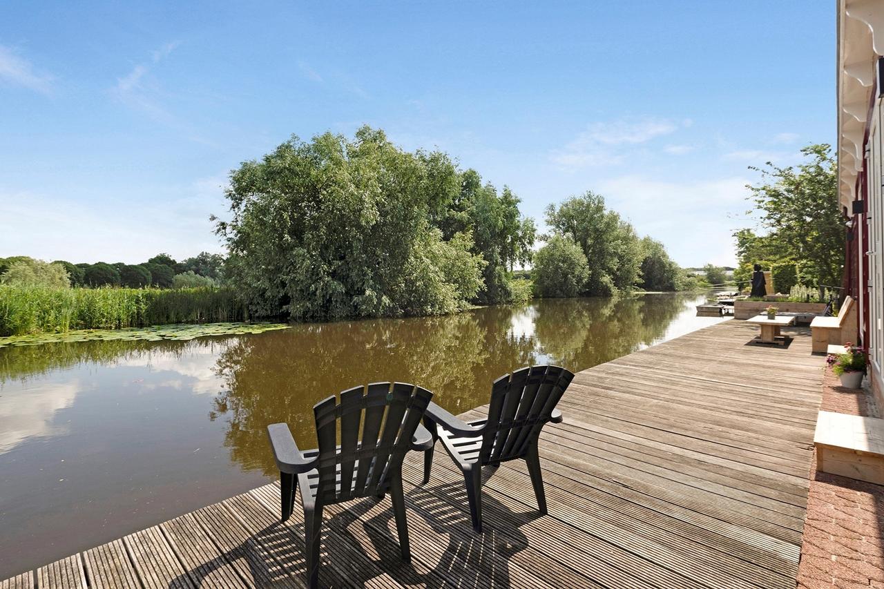 Detached Waterfront Living in Amsterdam - Image 19