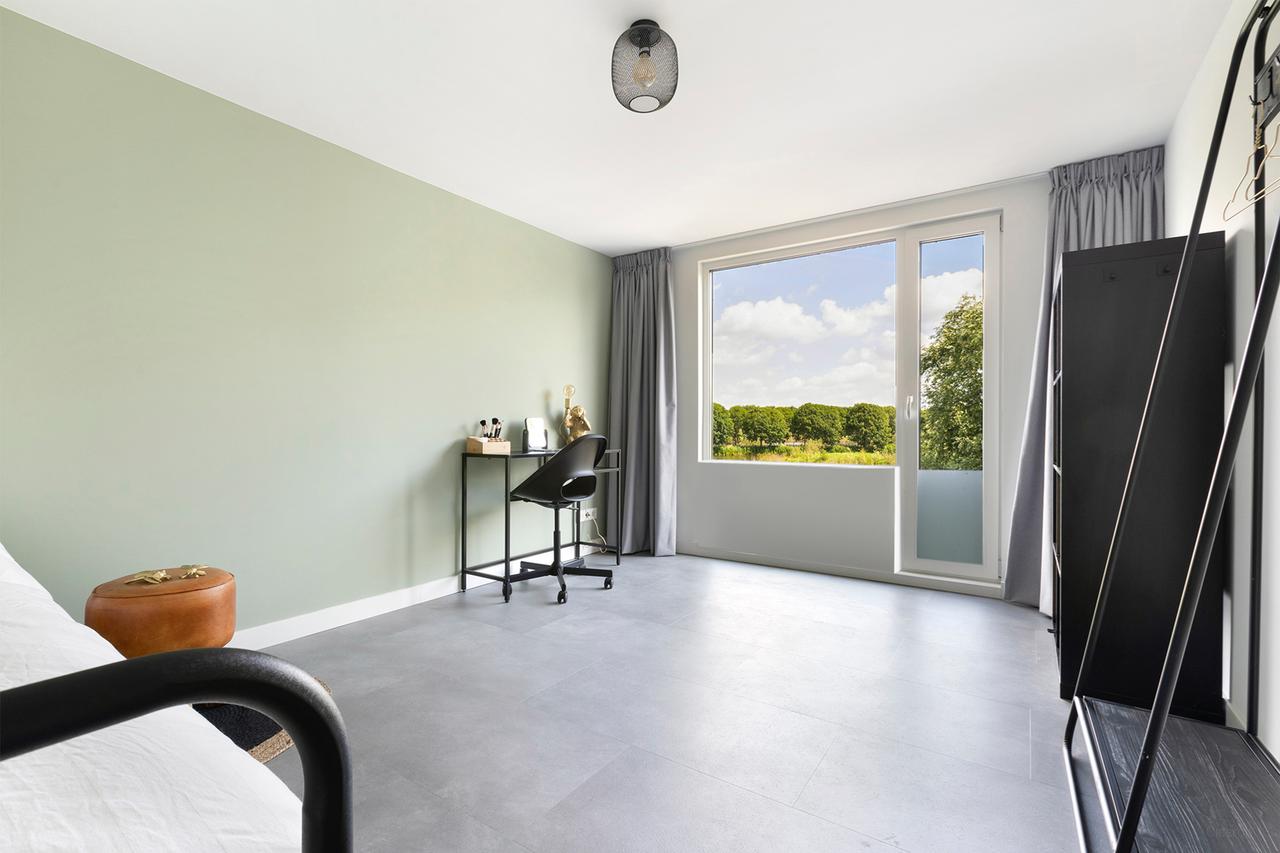 Detached Waterfront Living in Amsterdam - Image 23