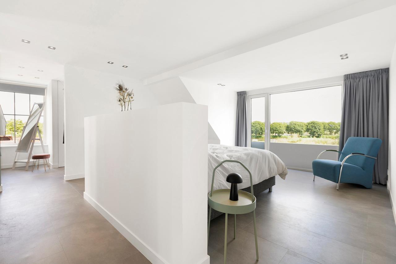 Detached Waterfront Living in Amsterdam - Image 28
