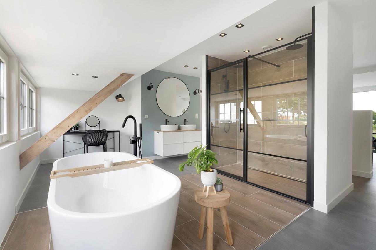 Detached Waterfront Living in Amsterdam - Image 36