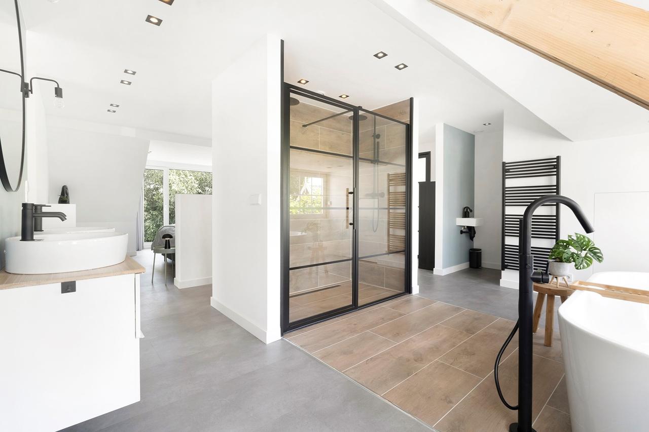 Detached Waterfront Living in Amsterdam - Image 38