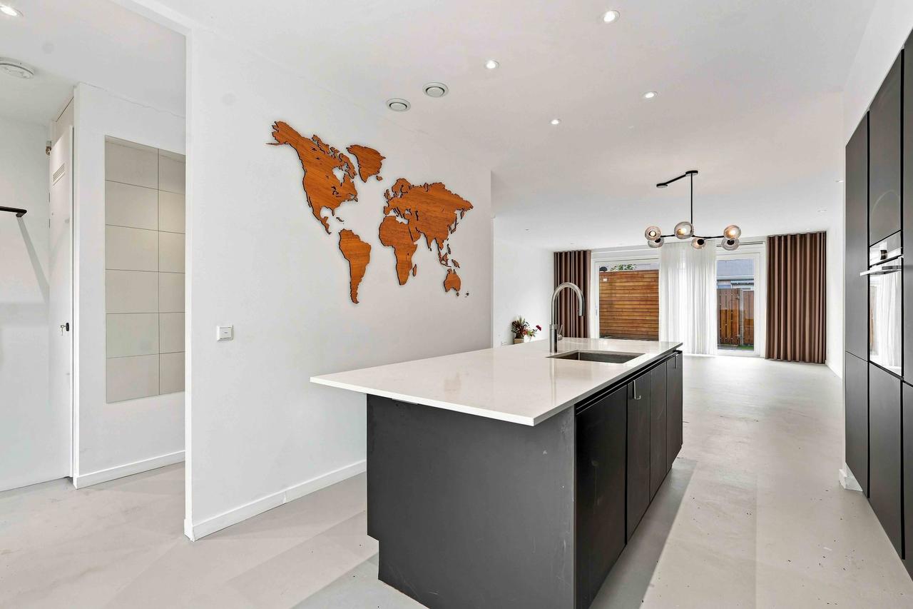 155 m² of living space, five bedrooms - Image 1