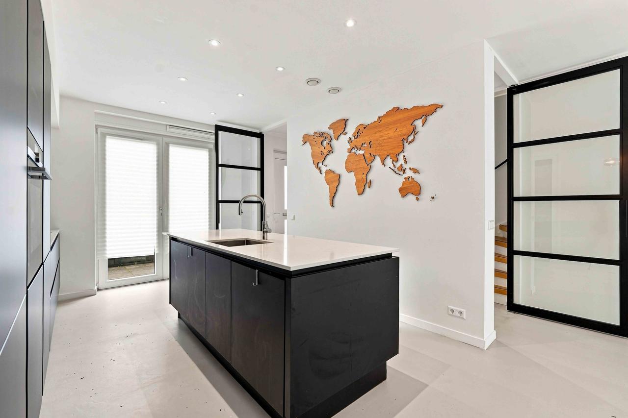 155 m² of living space, five bedrooms - Image 2