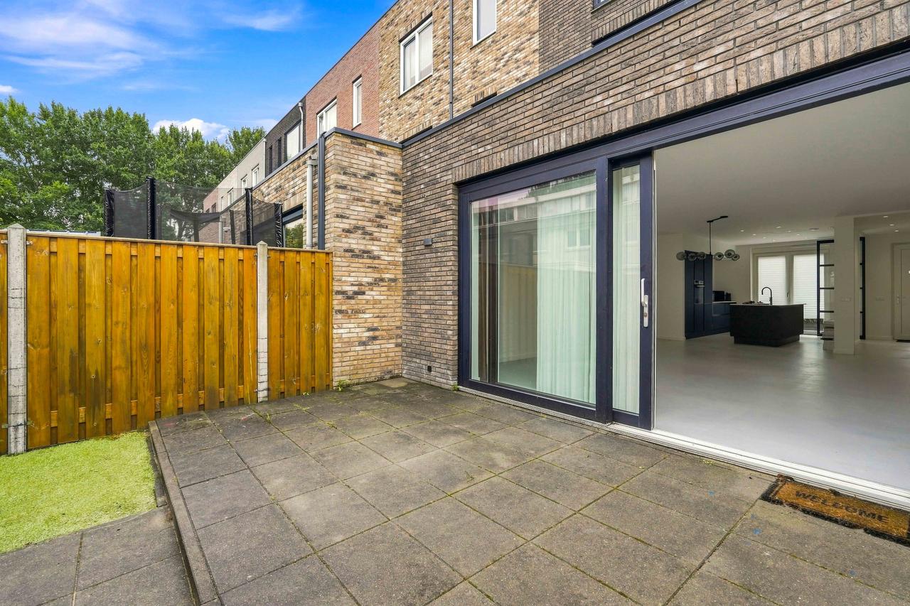 155 m² of living space, five bedrooms - Image 5