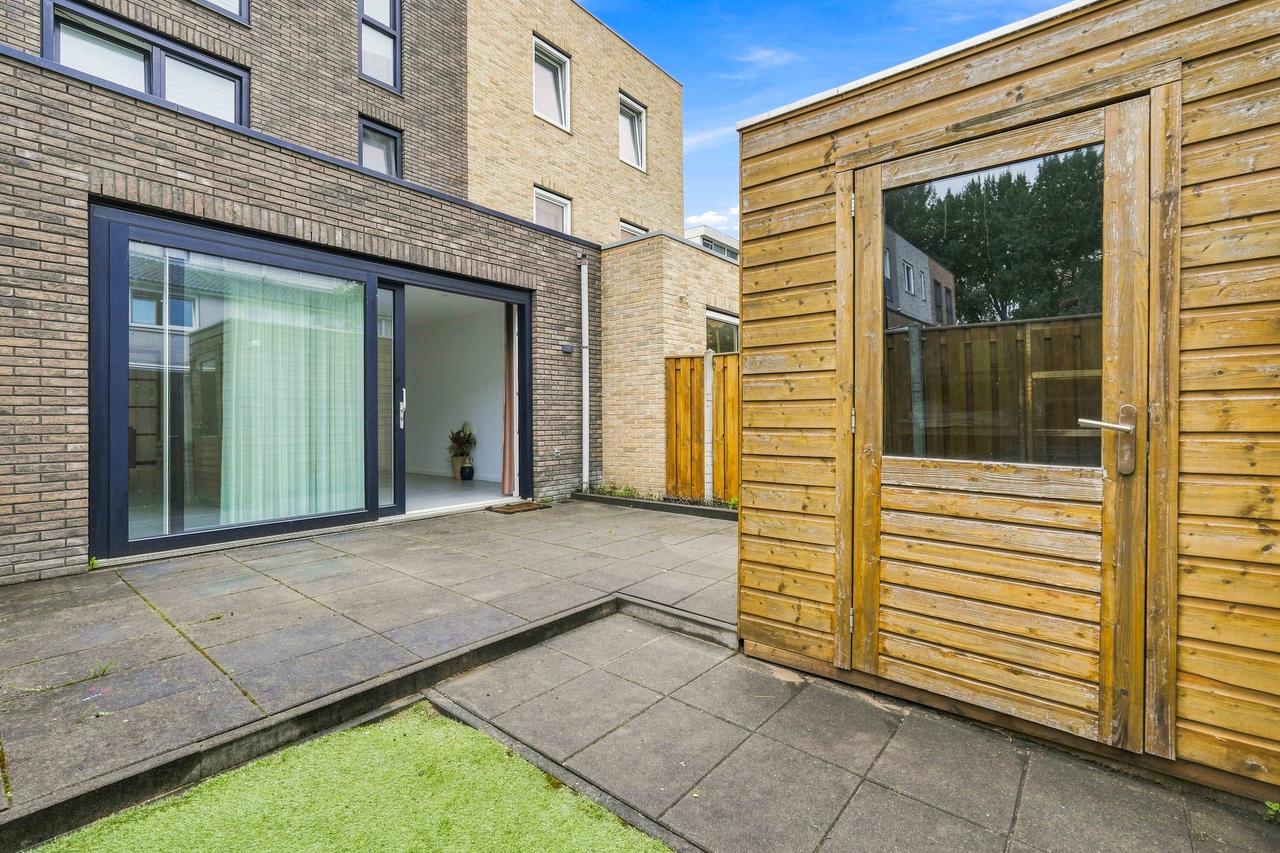 155 m² of living space, five bedrooms - Image 6