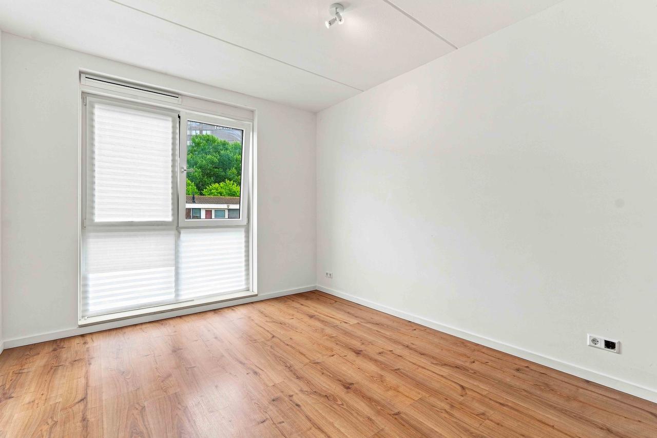 155 m² of living space, five bedrooms - Image 12