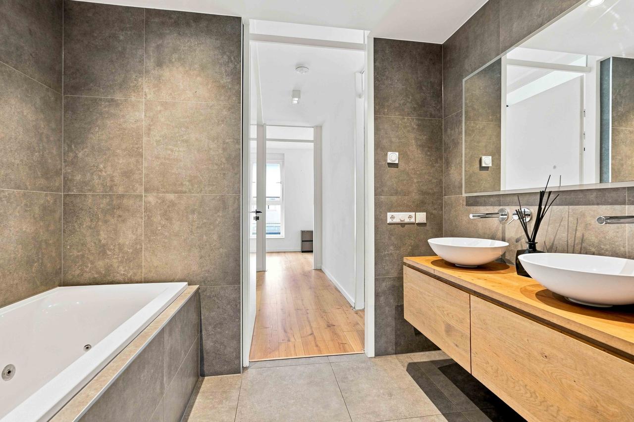 155 m² of living space, five bedrooms - Image 14