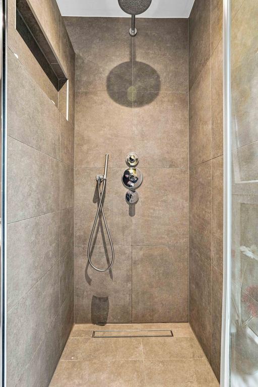 155 m² of living space, five bedrooms - Image 16