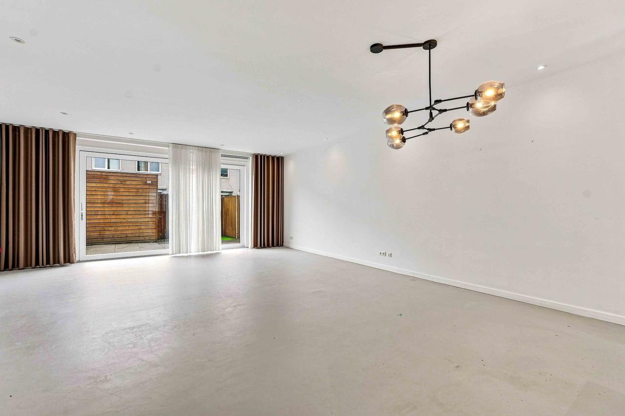 155 m² of living space, five bedrooms - Image 20