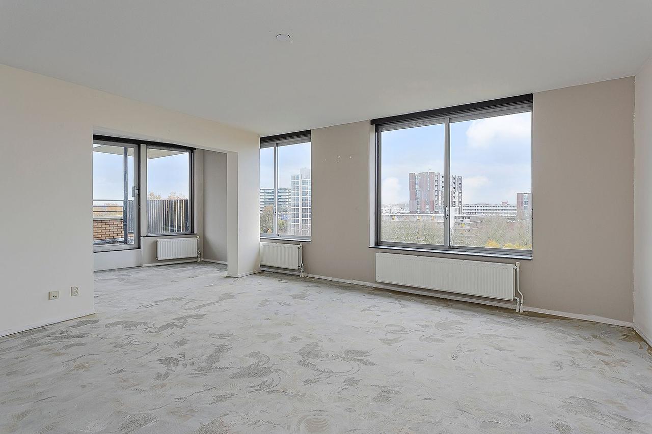 83 m² with Two Bedrooms and Balcony - Image 6
