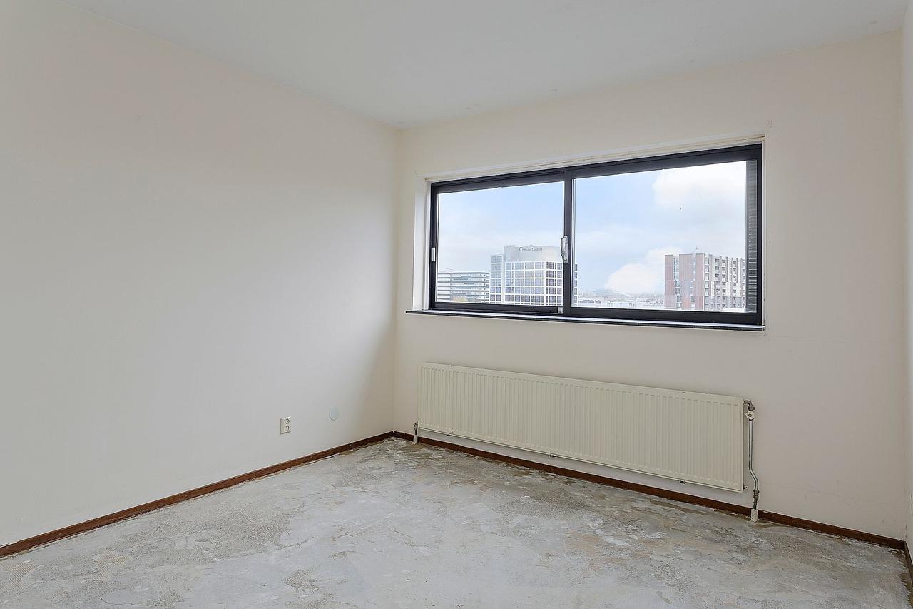 83 m² with Two Bedrooms and Balcony - Image 8