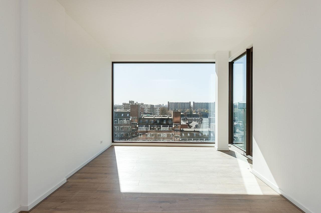 Skylinezicht vanuit een appartement van 92 m² - Afbeelding 8