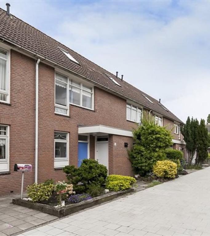100 m² home with garden and 3 bedrooms - Image 17