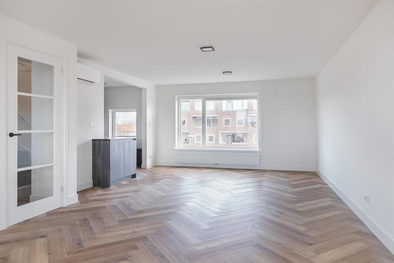 96 m² apartment with loggia & herringbone floor - Image 3