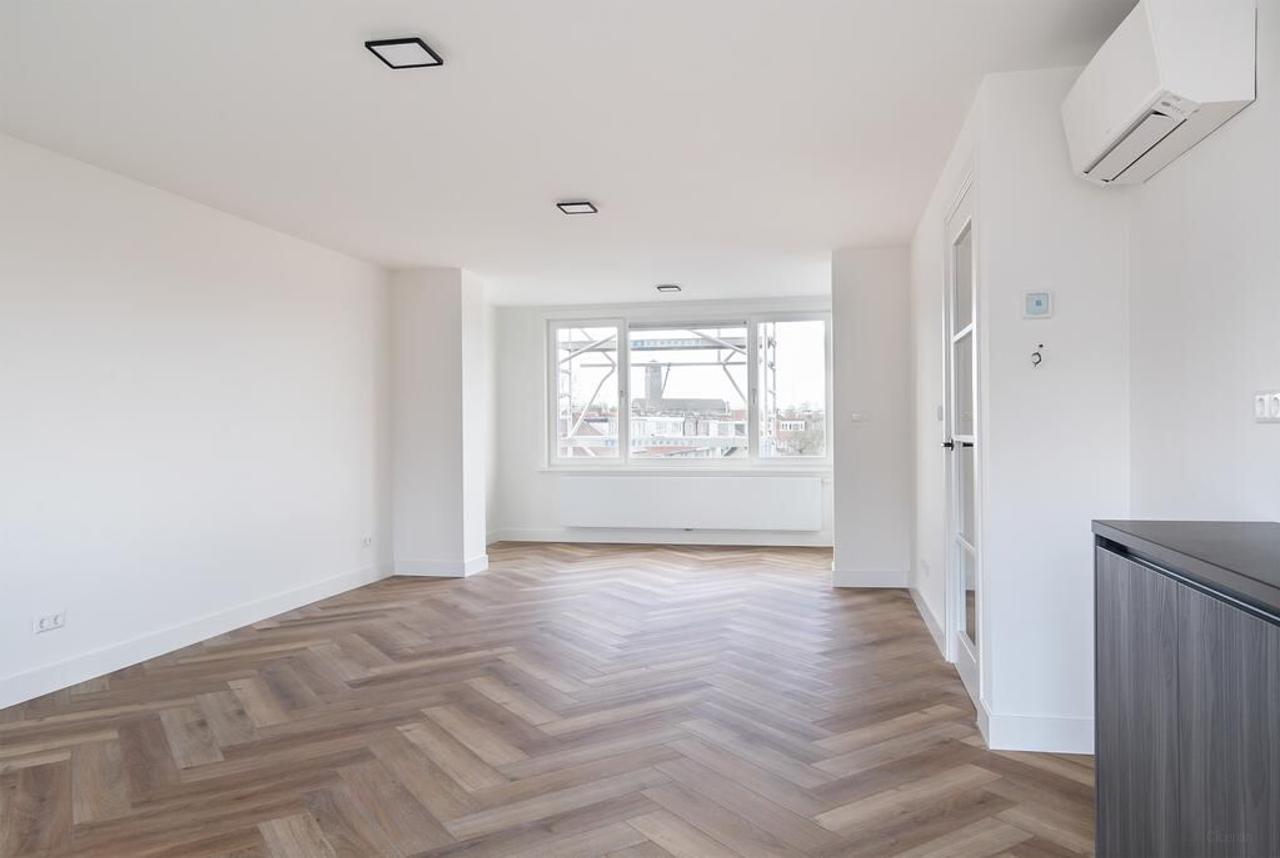 96 m² apartment with loggia & herringbone floor - Image 4