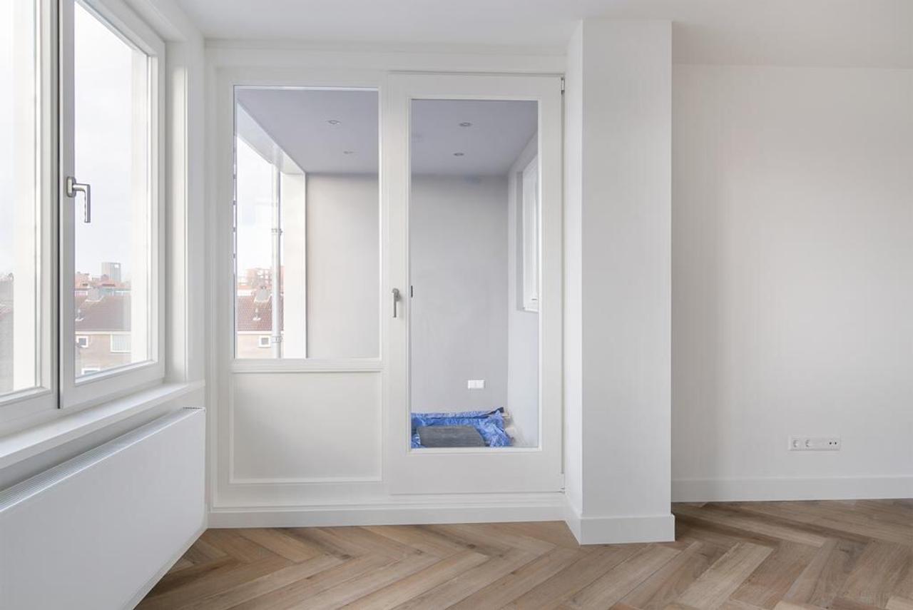 96 m² apartment with loggia & herringbone floor - Image 8