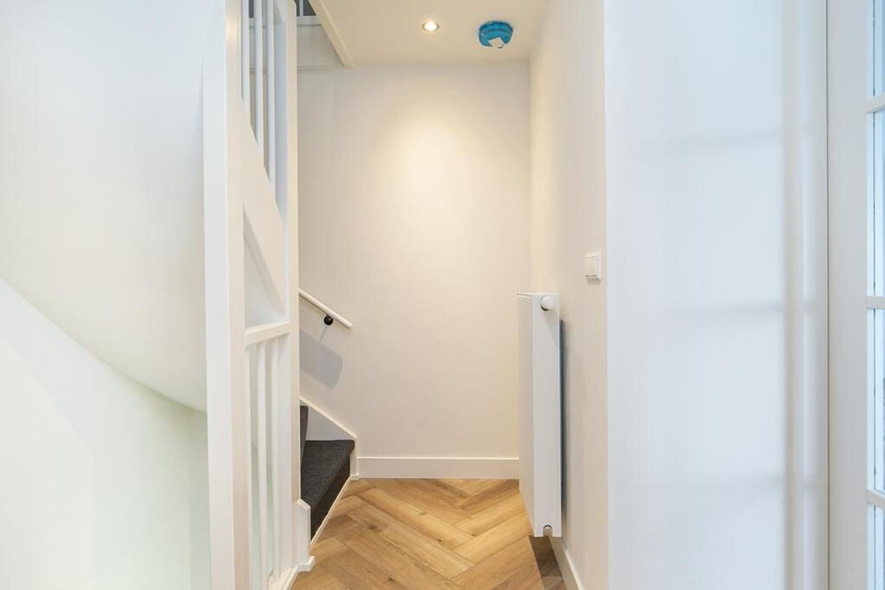 96 m² apartment with loggia & herringbone floor - Image 9