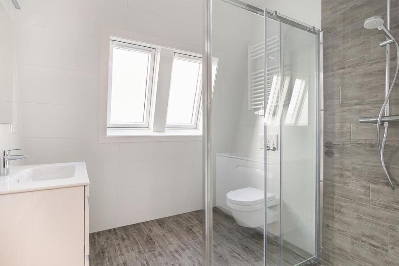 96 m² apartment with loggia & herringbone floor - Image 16