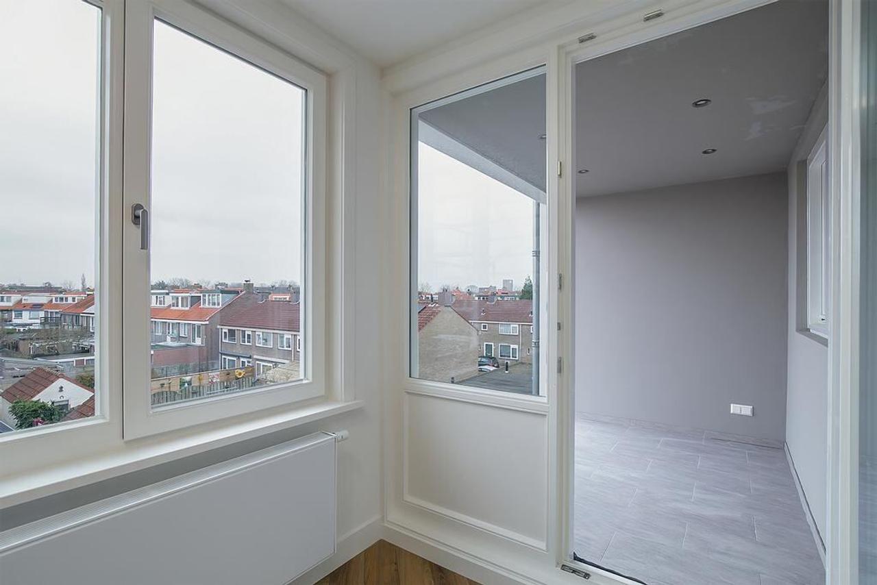96 m² apartment with loggia & herringbone floor - Image 19
