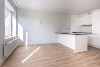 Bright 2-Bedroom Apartment with Balcony