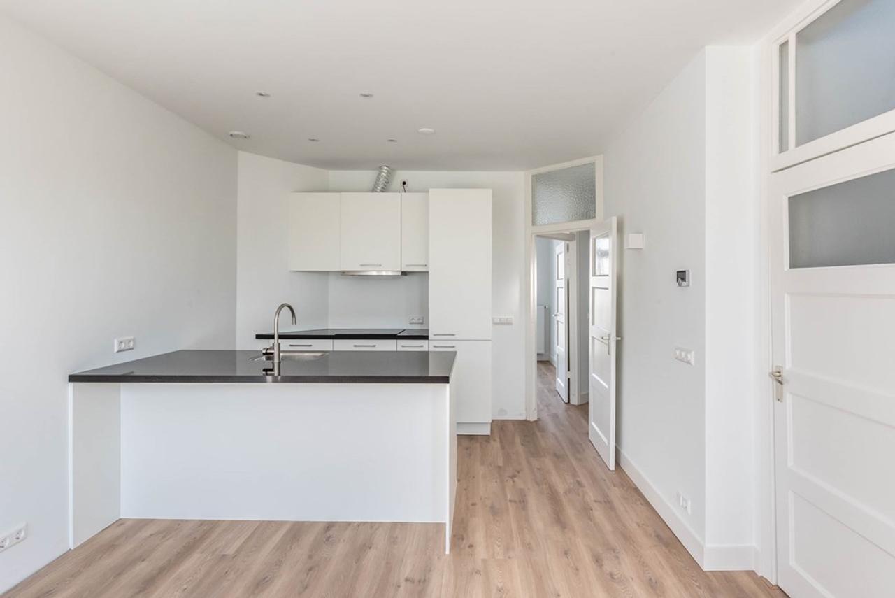 Bright 2-Bedroom Apartment with Balcony - Image 9