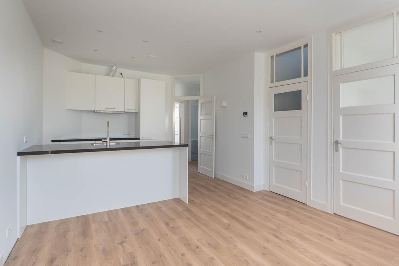 Bright 2-Bedroom Apartment with Balcony - Image 10
