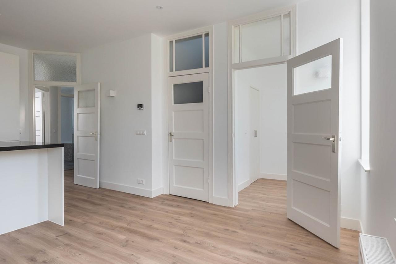 Bright 2-Bedroom Apartment with Balcony - Image 11