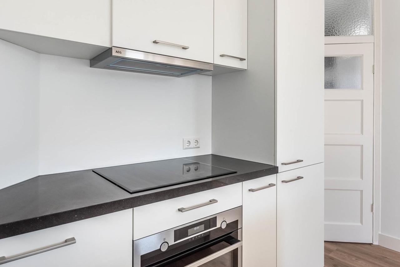 Bright 2-Bedroom Apartment with Balcony - Image 14
