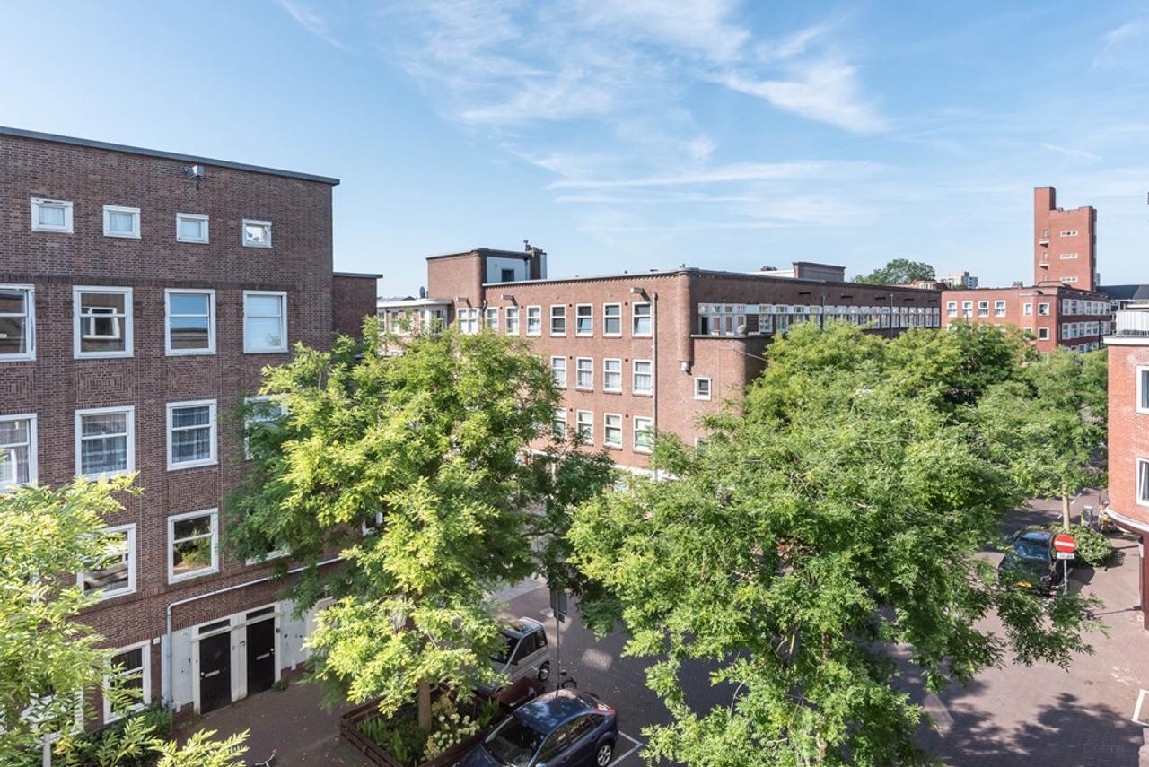 Bright 2-Bedroom Apartment with Balcony - Image 17