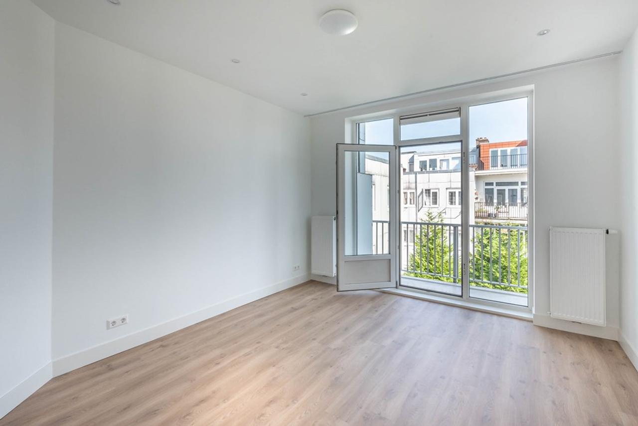 Bright 2-Bedroom Apartment with Balcony - Image 18