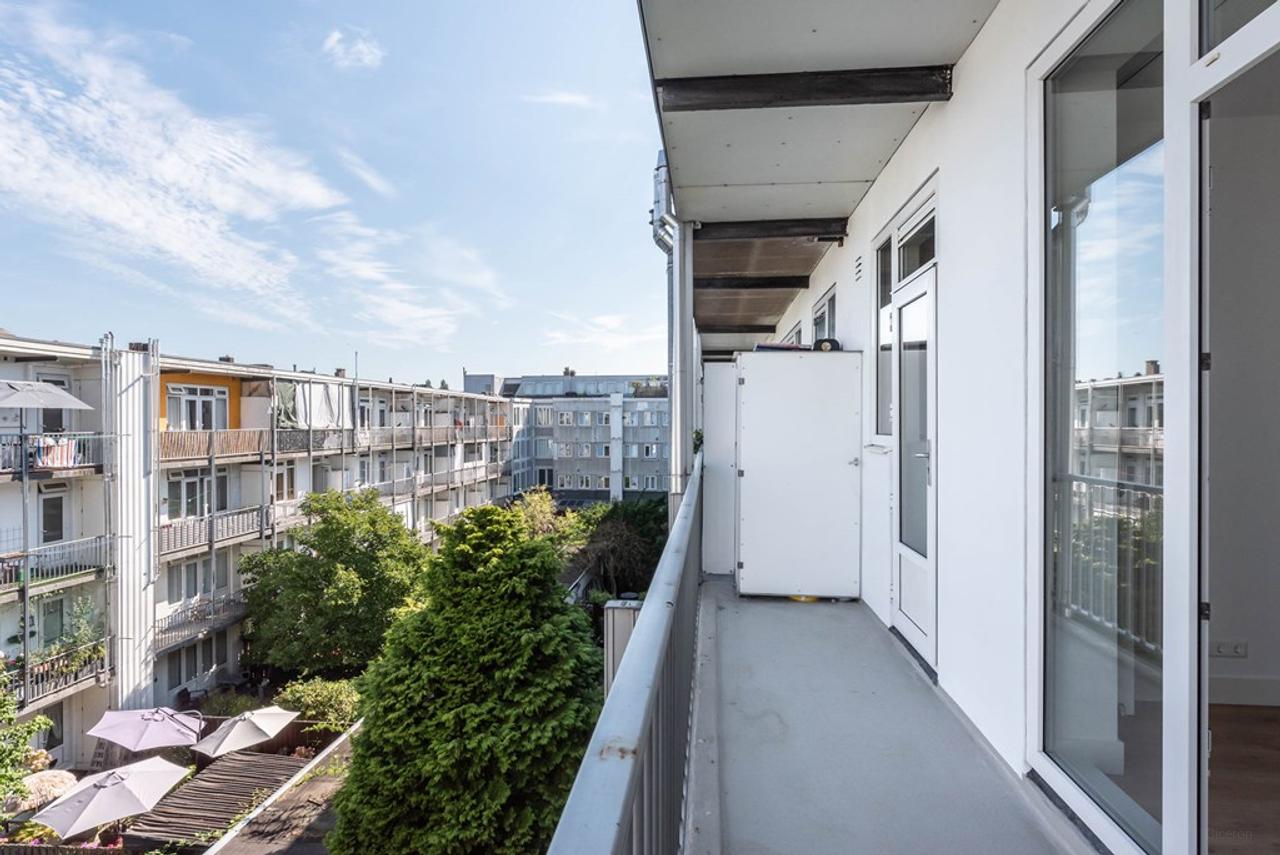 Bright 2-Bedroom Apartment with Balcony - Image 20