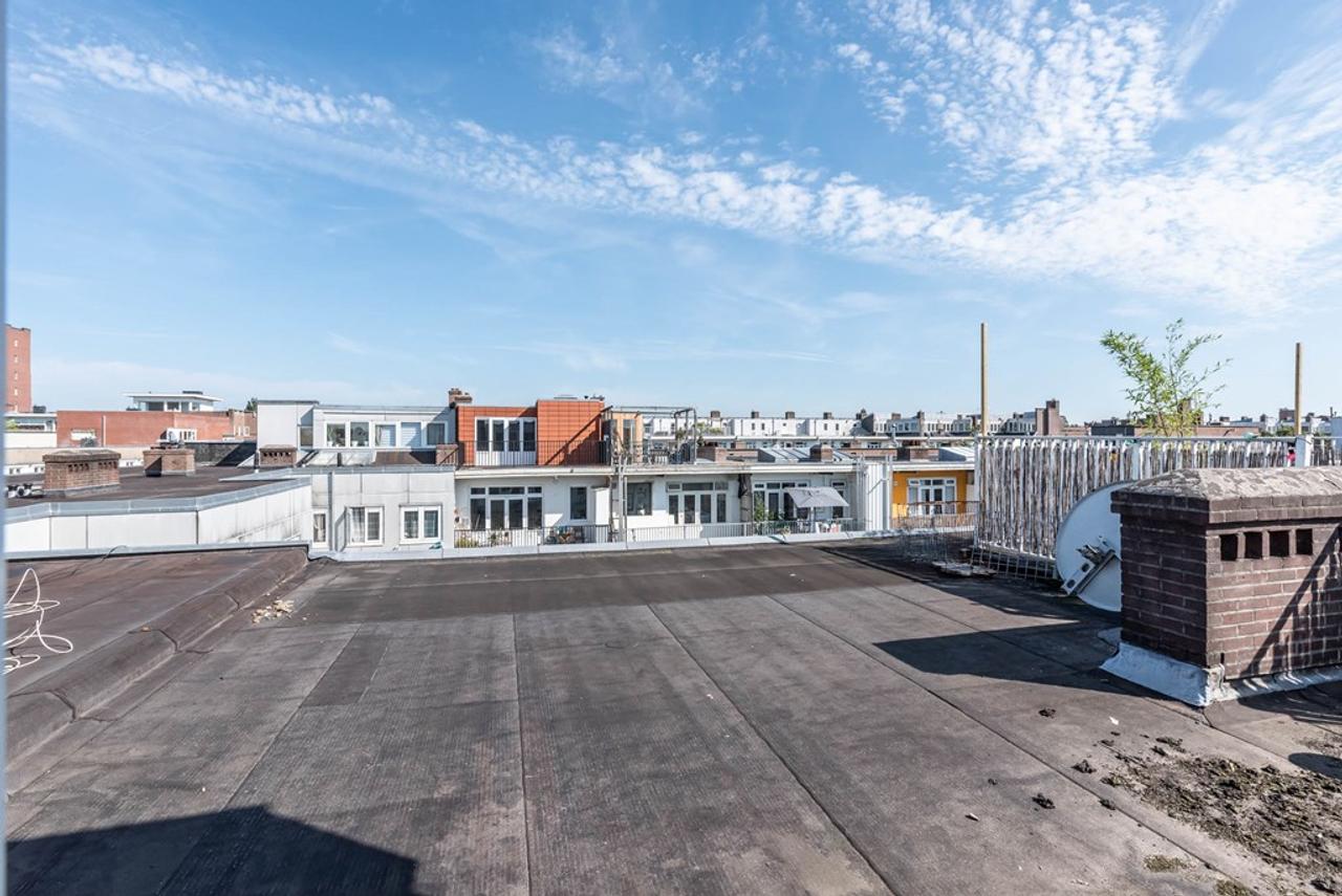 Bright 2-Bedroom Apartment with Balcony - Image 22