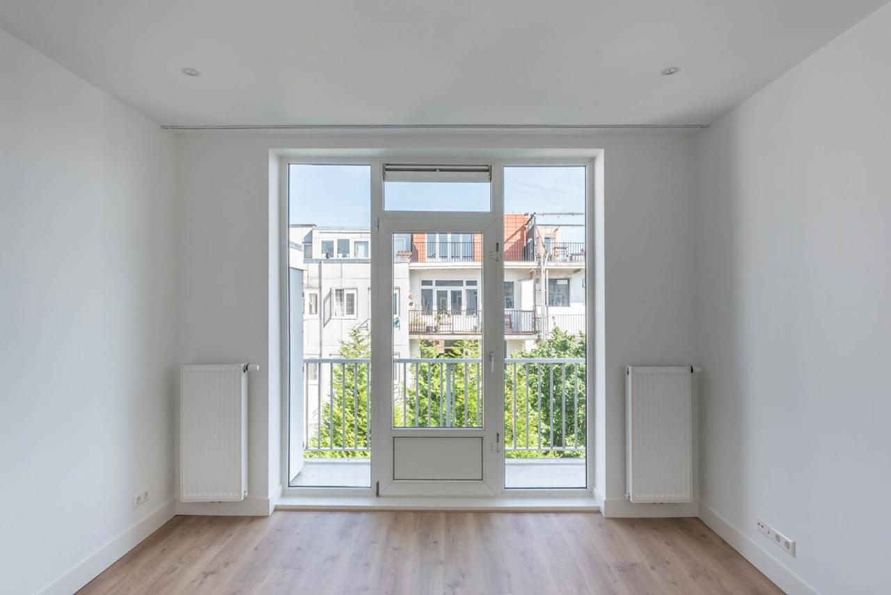 Bright 2-Bedroom Apartment with Balcony - Image 23