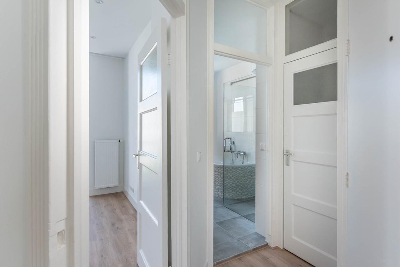 Bright 2-Bedroom Apartment with Balcony - Image 28
