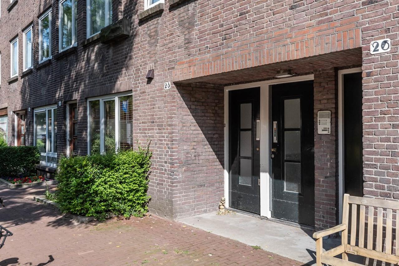 Bright 2-Bedroom Apartment with Balcony - Image 34