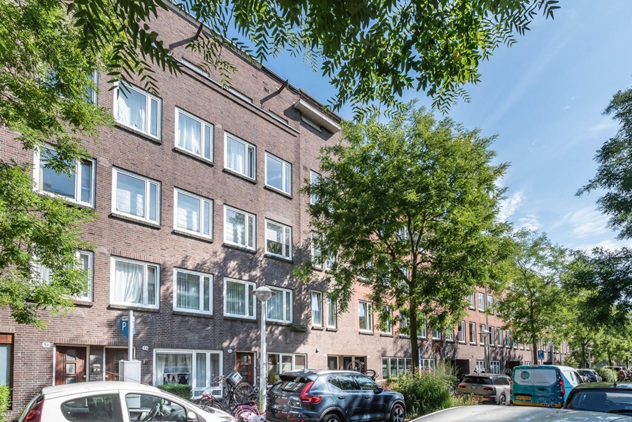 Bright 2-Bedroom Apartment with Balcony - Image 35