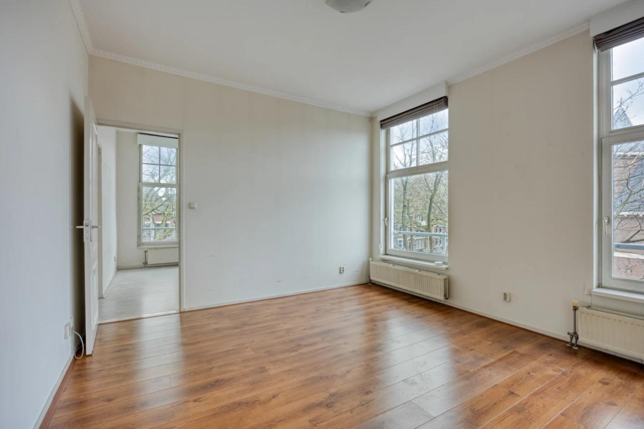 Balcony and 87 m² on Mathenesserlaan - Image 1