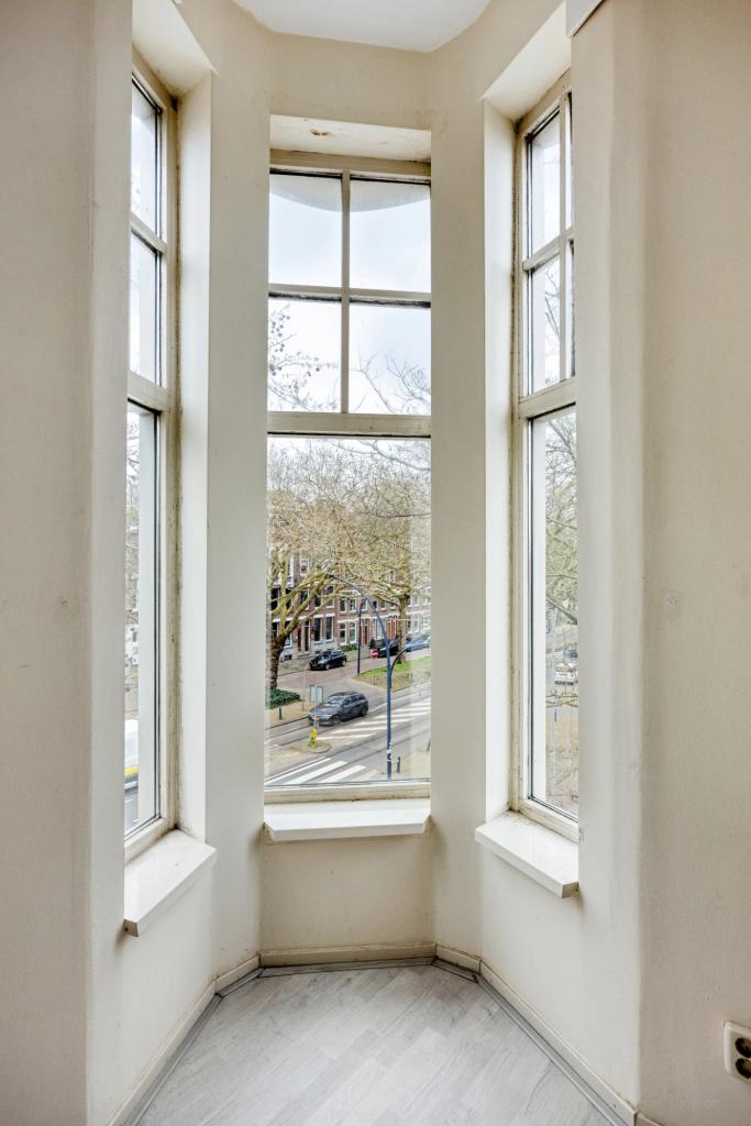 Balcony and 87 m² on Mathenesserlaan - Image 2