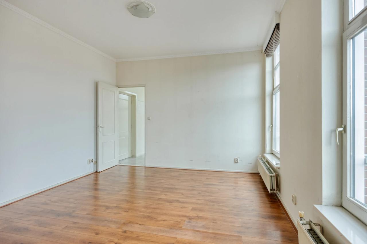 Balcony and 87 m² on Mathenesserlaan - Image 6