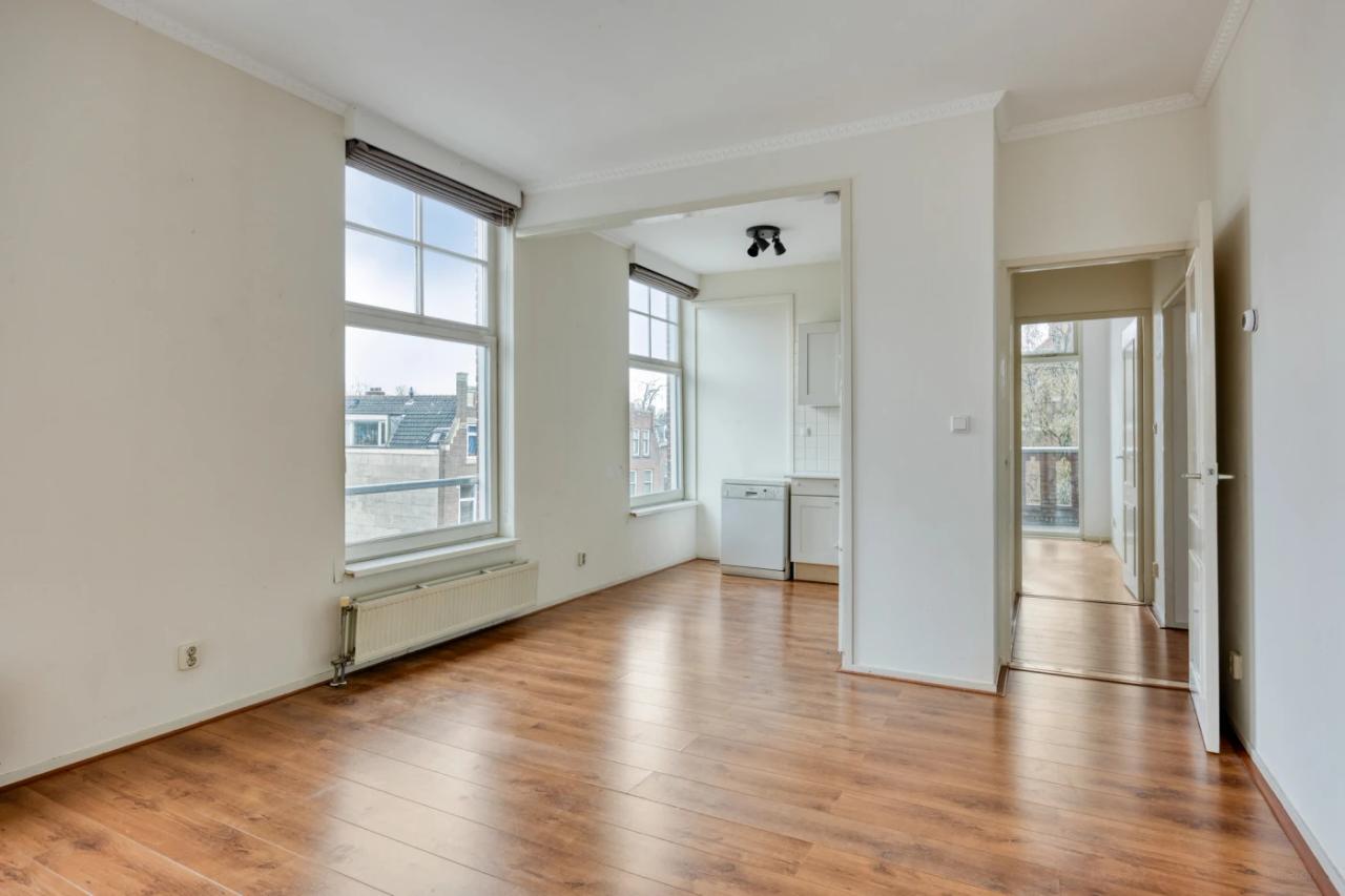 Balcony and 87 m² on Mathenesserlaan - Image 7