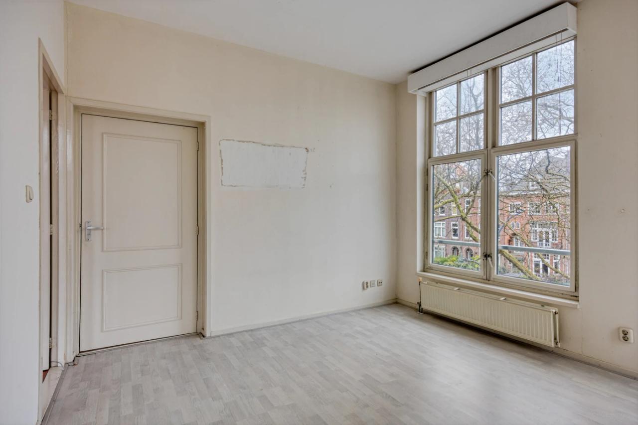 Balcony and 87 m² on Mathenesserlaan - Image 8